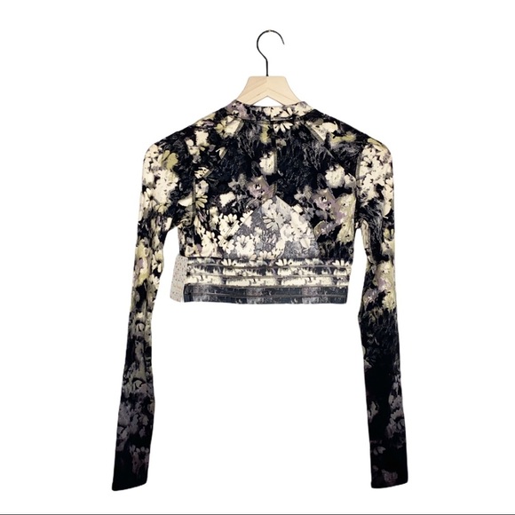 NEW! FREE PEOPLE MOVEMENT idris layer dark night print long sleeve crop top tee​ - Picture 5 of 16